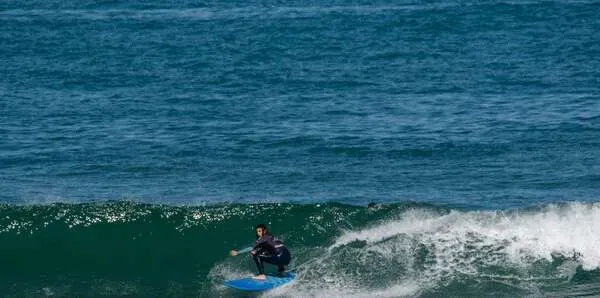 Sophrologie et Surf Le Duo Gagnant pour Vivre Pleinement le Plaisir des Vagues